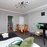 Spacious 3Db -15 Minutes From City Centre